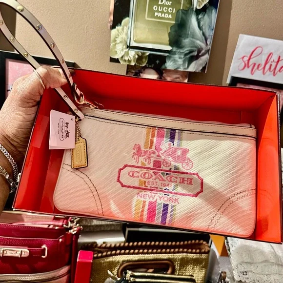 NWT Coach Signature Poppy Legacy Striped Wristlet with Box - Picture 3 of 16